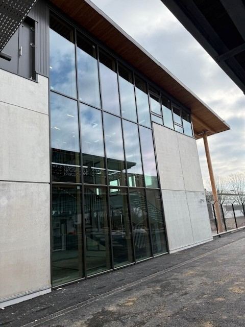 Mur rideau · bâtiment neuf
